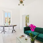 Madonuccia - Hypercentral Chic & Cosy