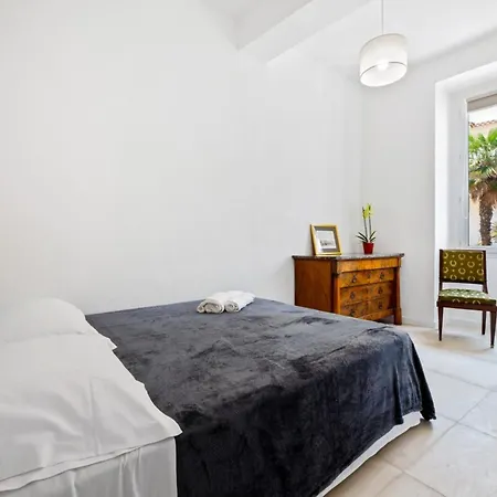 Madonuccia - Hypercentral Chic & Cosy Апартаменты *