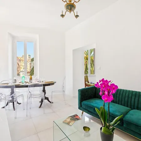 Madonuccia - Hypercentral Chic & Cosy