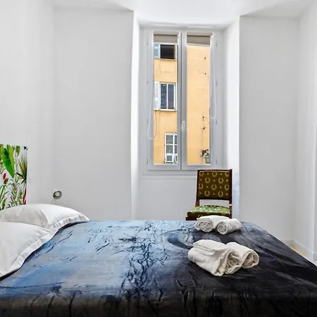 Madonuccia - Hypercentral Chic & Cosy Apartment
