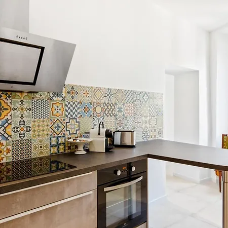 Madonuccia - Hypercentral Chic & Cosy - By Tgb *