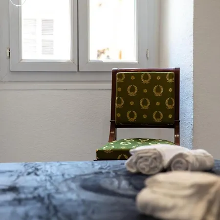 Madonuccia - Hypercentral Chic & Cosy Apartment