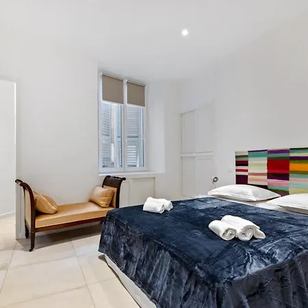 Madonuccia - Hypercentral Chic & Cosy Apartment