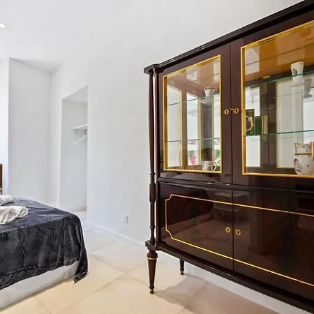 Madonuccia - Hypercentral Chic & Cosy Apartment *