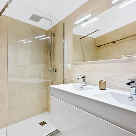Madonuccia - Hypercentral Chic & Cosy Apartment